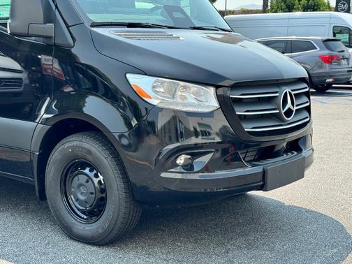 2025 Mercedes-Benz Sprinter 2500 144 WB Standard Roof Crew