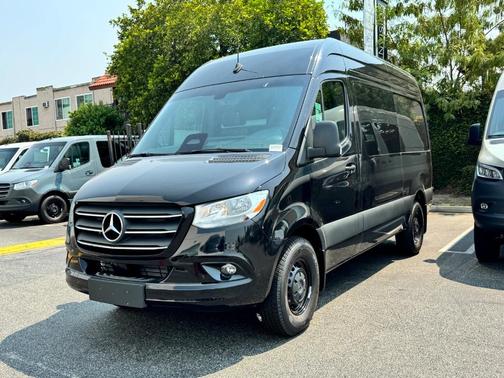 2025 Mercedes-Benz Sprinter 2500 144 WB Standard Roof Crew