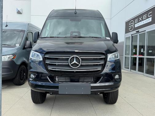 2026 Mercedes-Benz Sprinter 2500 PASSENGER 144 WB