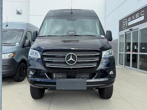 2026 Mercedes-Benz Sprinter 2500 PASSENGER 144 WB