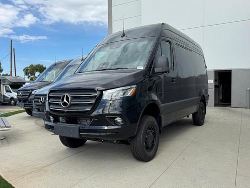2026 Mercedes-Benz Sprinter 2500 PASSENGER 144 WB