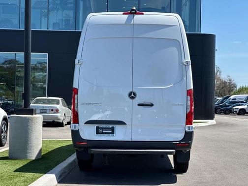 Arctic White 2026 Mercedes-Benz Sprinter 2500