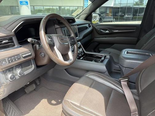 White Frost 2022 GMC Yukon XL Denali