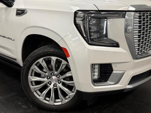 White Frost 2022 GMC Yukon XL Denali
