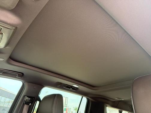White Frost 2022 GMC Yukon XL Denali