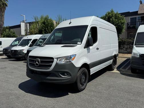 2025 Mercedes-Benz Sprinter 3500 144 WB Standard Roof Cargo