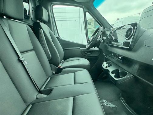 2025 Mercedes-Benz Sprinter 2500 High Roof