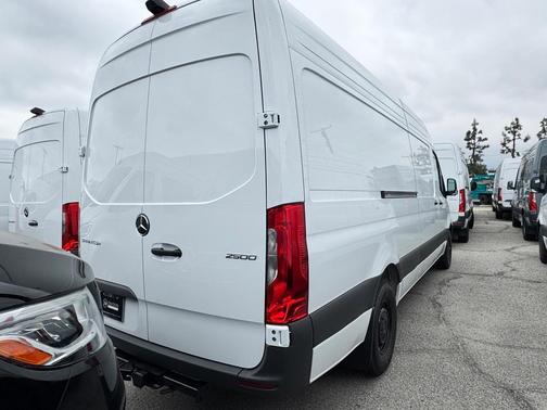 2025 Mercedes-Benz Sprinter 2500 High Roof