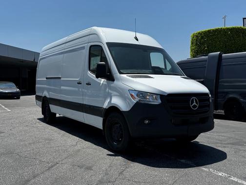 2025 Mercedes-Benz Sprinter 2500 High Roof