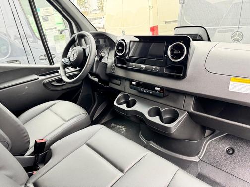 2025 Mercedes-Benz Sprinter 2500 Standard Roof