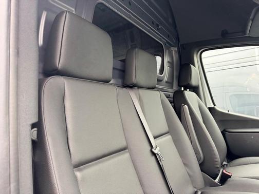 2025 Mercedes-Benz Sprinter 2500 Standard Roof