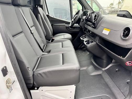 2025 Mercedes-Benz Sprinter 2500 Standard Roof
