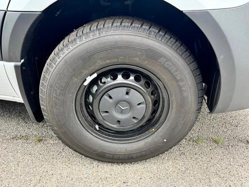 2025 Mercedes-Benz Sprinter 2500 Standard Roof