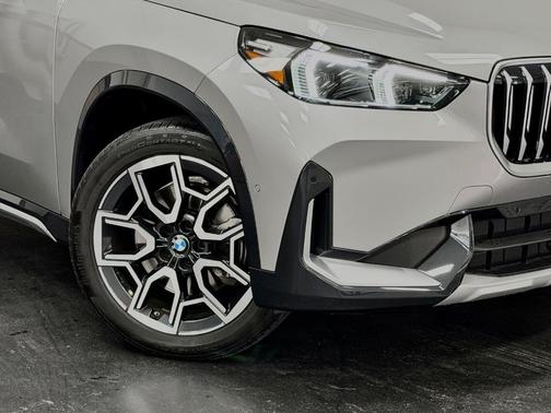 Space Silver 2025 BMW X1 xDrive28i