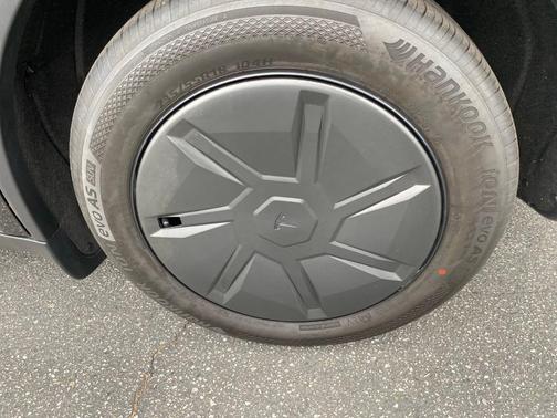 Diamond Black 2026 Tesla Model Y Standard Range