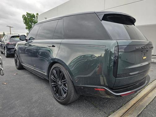 2023 Land Rover Range Rover P530 SE