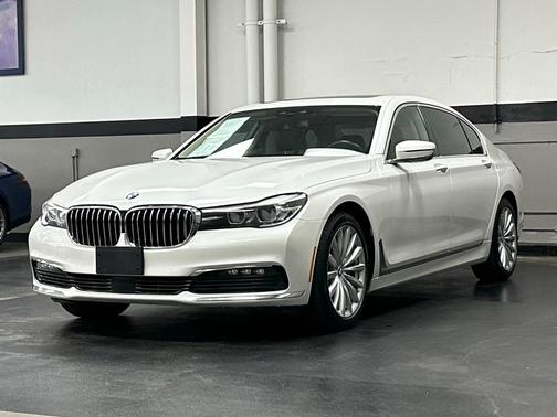 2018 BMW 740 i