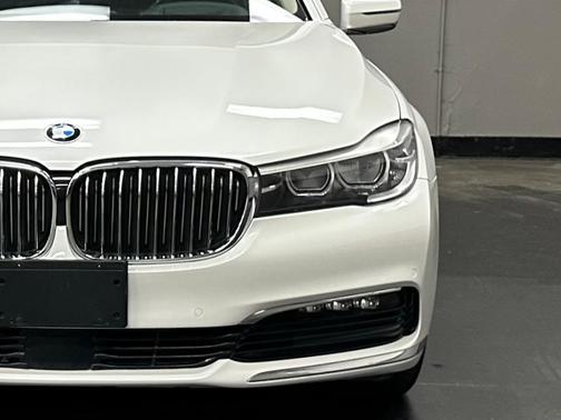 2018 BMW 740 i