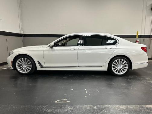 2018 BMW 740 i