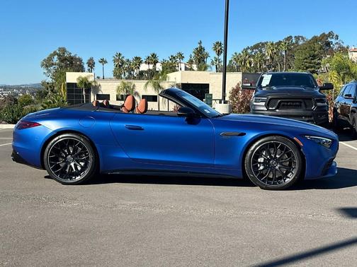 MAN STARLING BL 2026 Mercedes-Benz AMG SL 43 Base