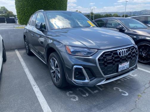 Daytona Gray Pearl Effect 2022 Audi Q5 45 S line Premium Plus