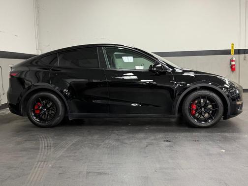 Black 2022 Tesla Model Y Performance