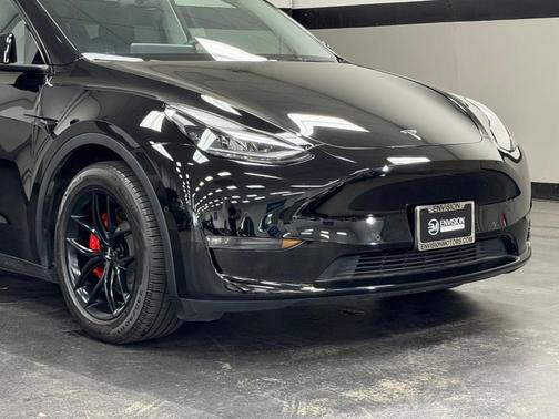 Black 2022 Tesla Model Y Performance
