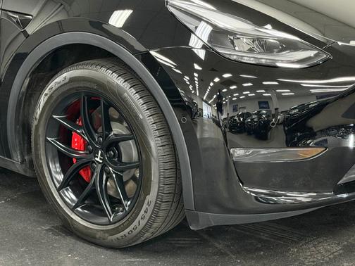 Black 2022 Tesla Model Y Performance