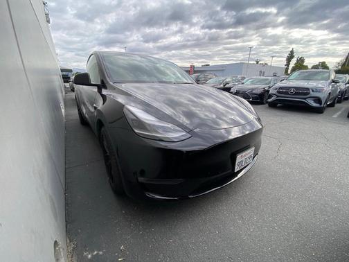 Black 2022 Tesla Model Y Performance