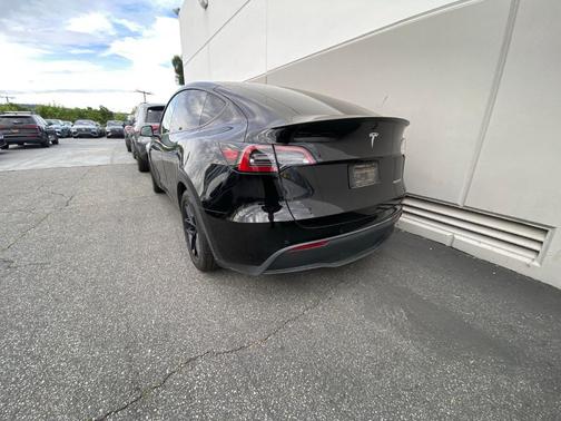 Black 2022 Tesla Model Y Performance