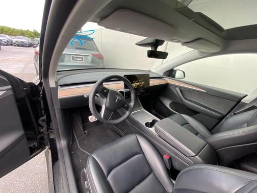 Black 2022 Tesla Model Y Performance