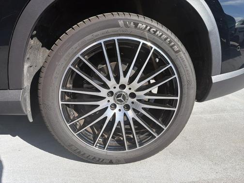 2026 Mercedes-Benz GLC 300 Base