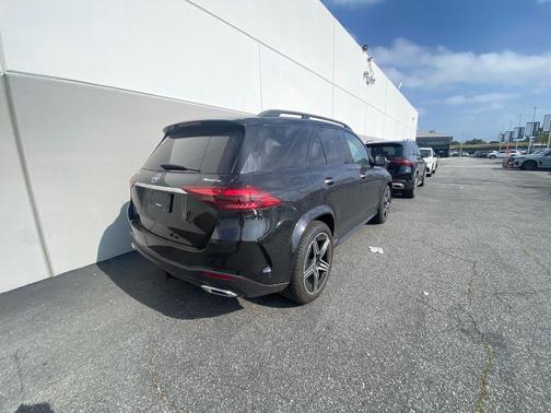 Obsidian Black Metallic 2026 Mercedes-Benz GLE 450 4MATIC