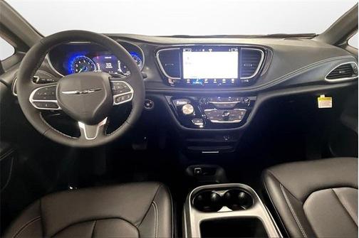 Red Hot Pearlcoat 2026 Chrysler Pacifica L