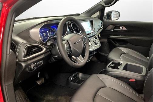 Red Hot Pearlcoat 2026 Chrysler Pacifica L