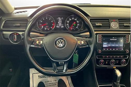 2017 Volkswagen Passat 1.8T R-Line w/Comfort