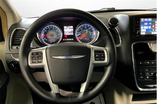 2014 Chrysler Town & Country Touring-L