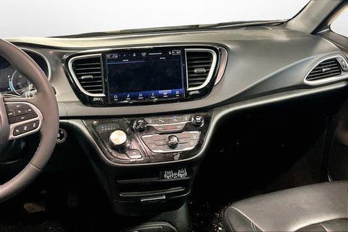 2025 Chrysler Pacifica L