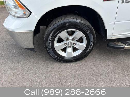 Bright White Clearcoat 2018 RAM 1500 SLT
