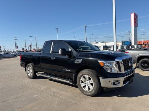2017 Nissan Titan SV