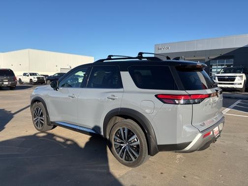 2023 Nissan Pathfinder Platinum