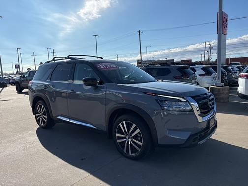 2023 Nissan Pathfinder Platinum