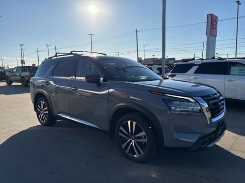 2023 Nissan Pathfinder Platinum