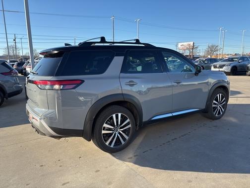 2023 Nissan Pathfinder Platinum