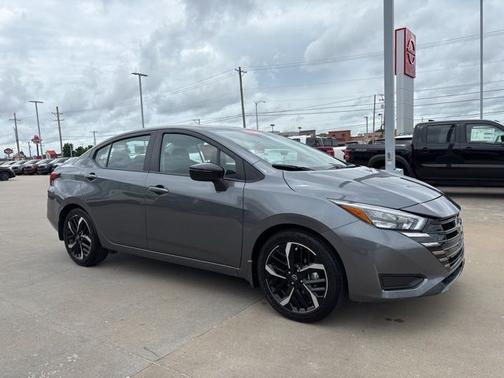 Gun Metallic 2025 Nissan Versa 1.6 SR