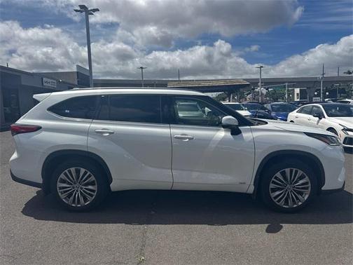 2022 Toyota Highlander Hybrid Platinum