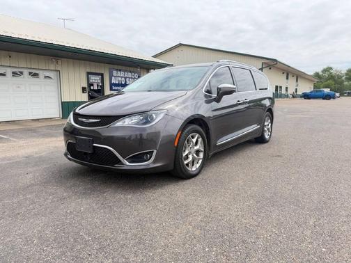Granite Crystal Metallic Clear Coat 2017 Chrysler Pacifica Limited