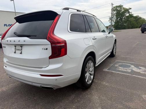 Crystal White Pearl Metallic 2017 Volvo XC90 T6 Momentum