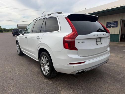 Crystal White Pearl Metallic 2017 Volvo XC90 T6 Momentum