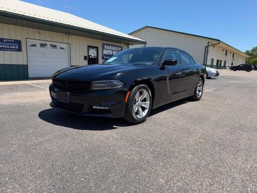 Pitch Black Clearcoat 2017 Dodge Charger SXT
